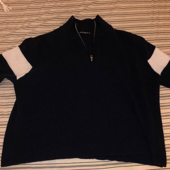 Brandy Melville Sweaters - Brandy Melville Sweatshirt